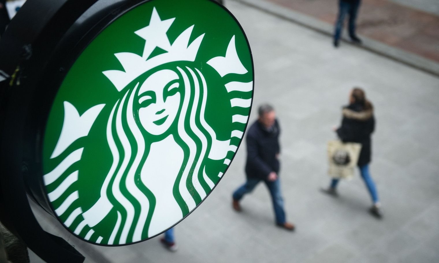 Logo da Starbucks numa fachada